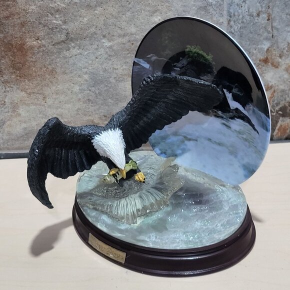 Bradford Exchange Decorative 3 D Plate Flying Eagle Figurine Power Play Force of - Picture 8 of 11